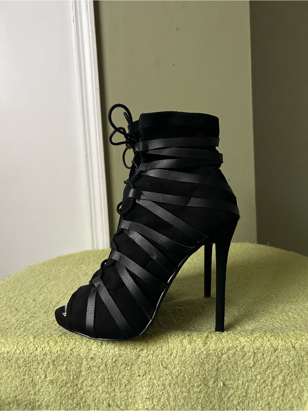 NWOB ShoeDazzle Abigail Lace-Up Strappy Peep Toe High Heel Ankle Bootie